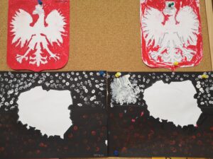 praca plastyczna dzieci: godło polski i kontury Polski