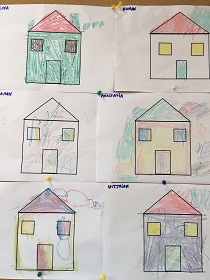 na zdj widać 6 domów pokolorowanych przez dzieci